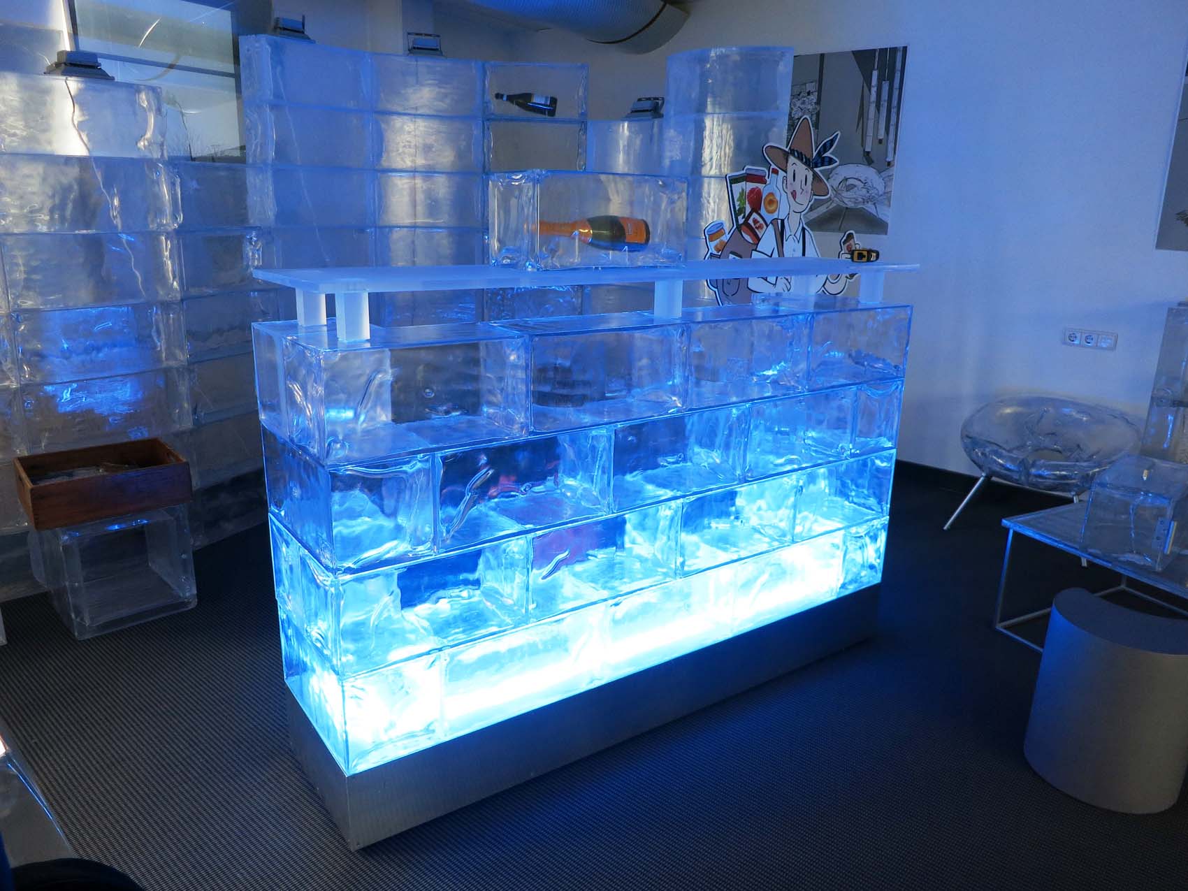 01a-eisbar-kunststoff