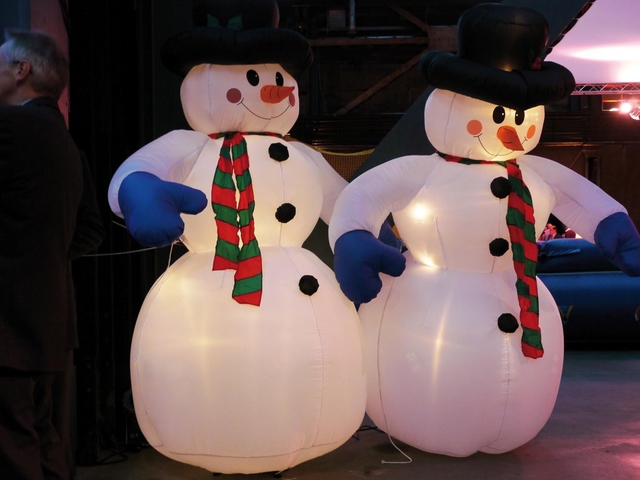 Riesendisplay Schneemann (Höhe: 2,50m, aufblasbar) mieten