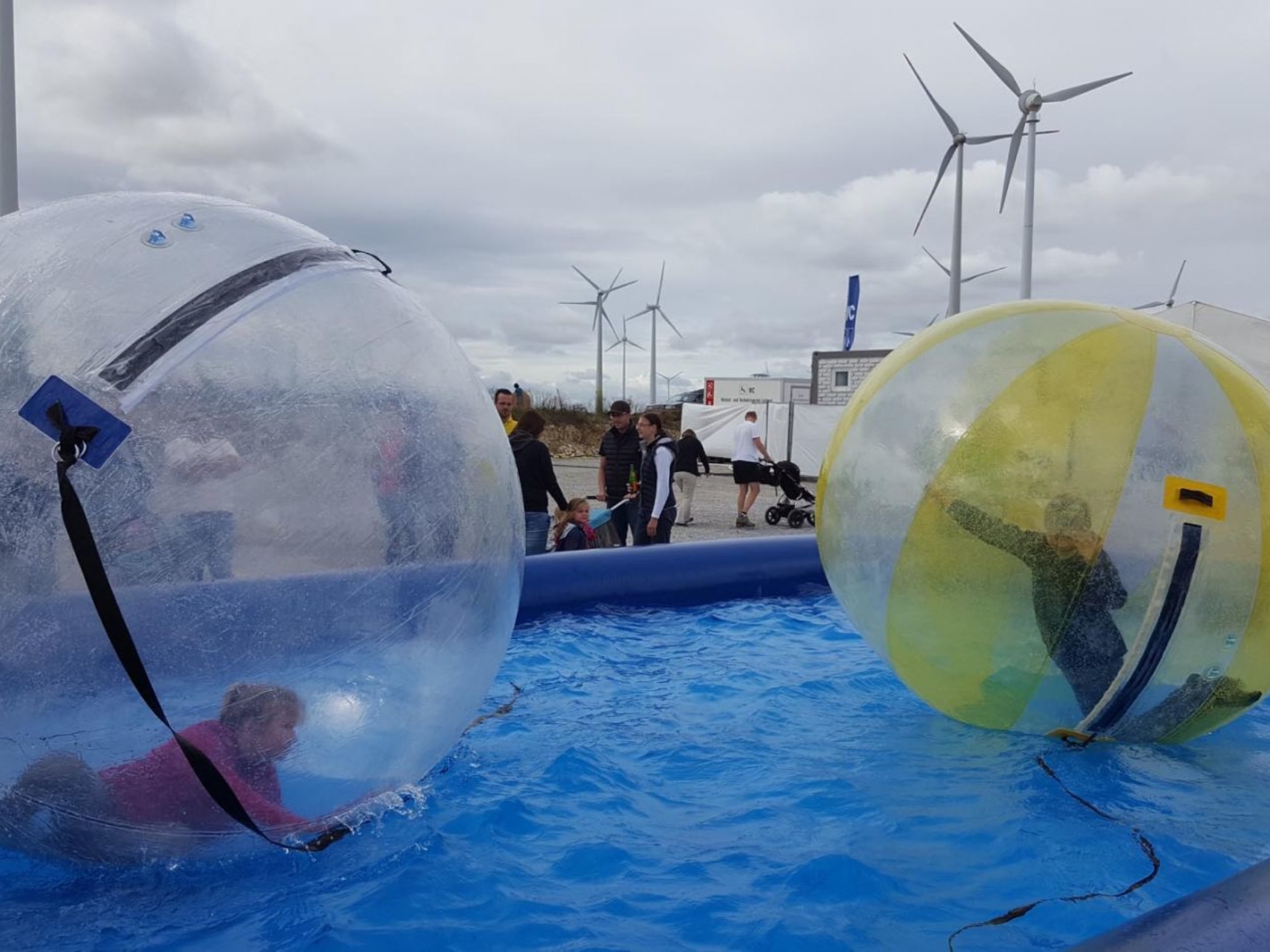 aqua-water-walking-balls-pool-www-eyeconcept-de-0012