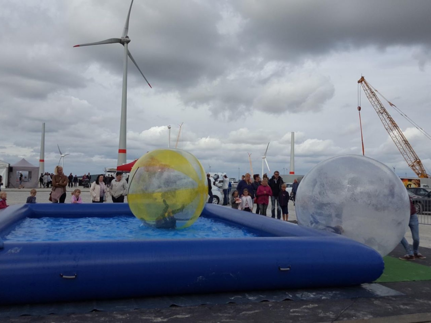 aqua-water-walking-balls-pool-www-eyeconcept-de-007