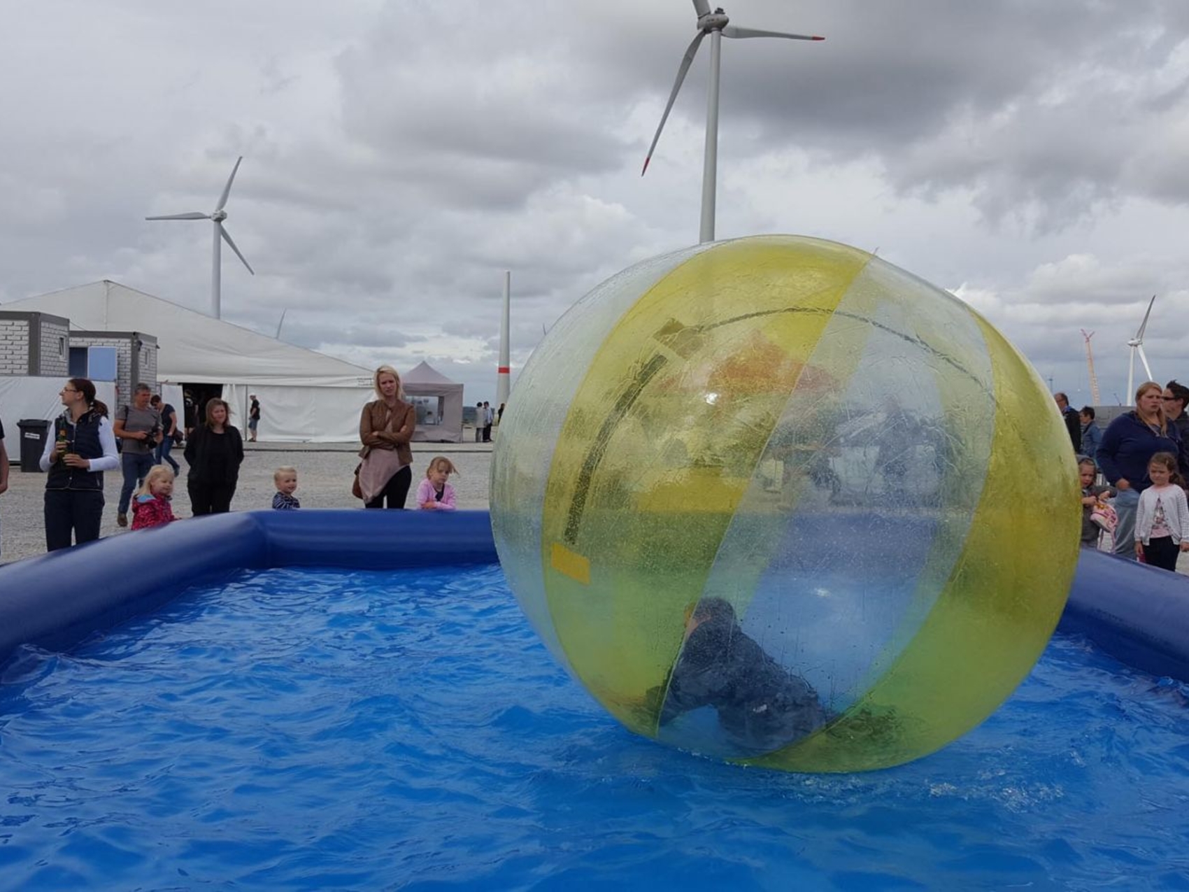 aqua-water-walking-balls-pool-www-eyeconcept-de-008