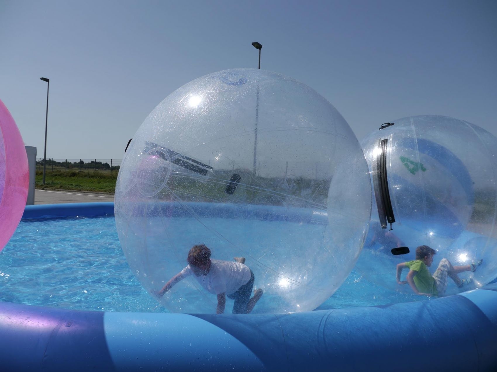 waterballs-pool-2030206
