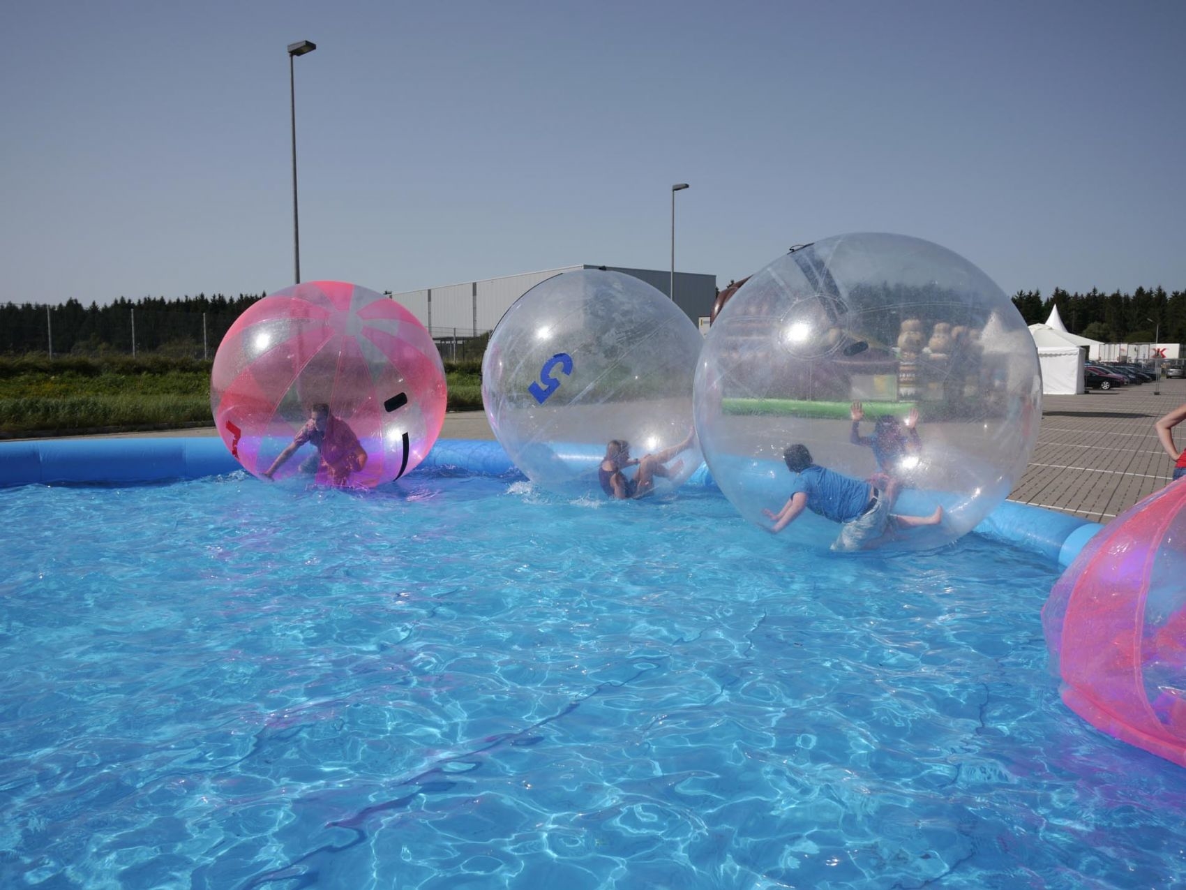 waterballs-pool-2030207