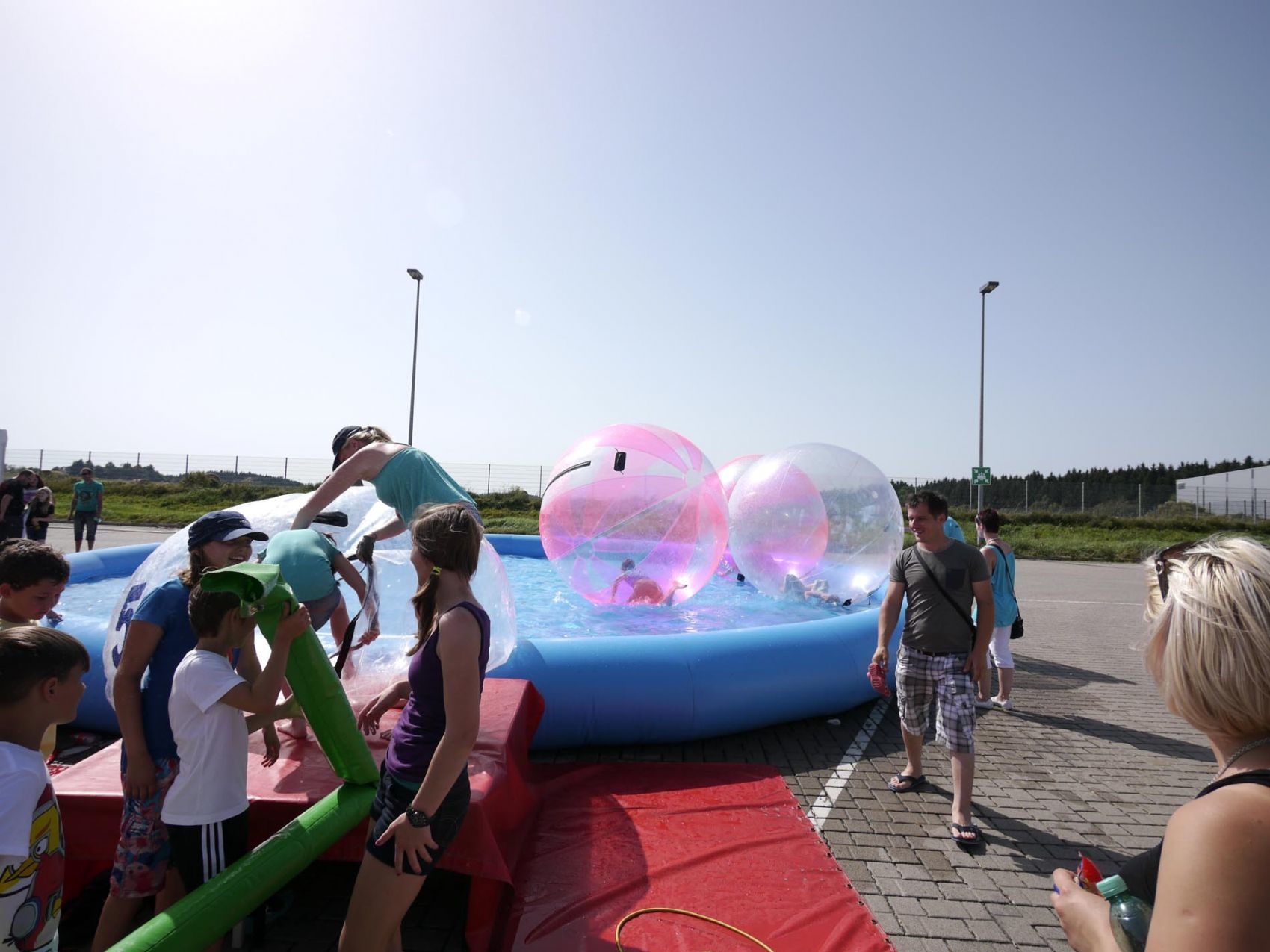 waterballs-pool-2030212