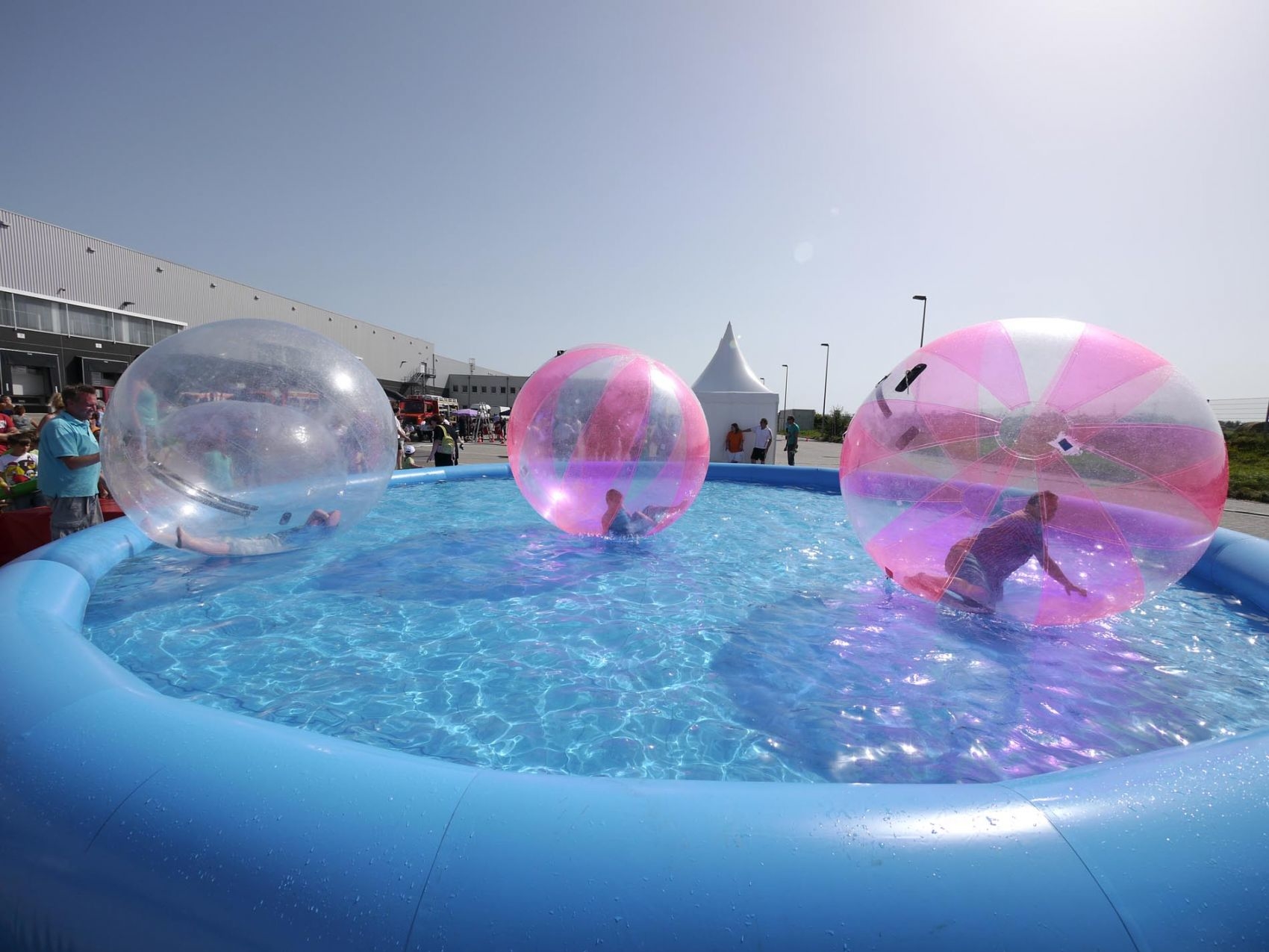 waterballs-pool-2030213