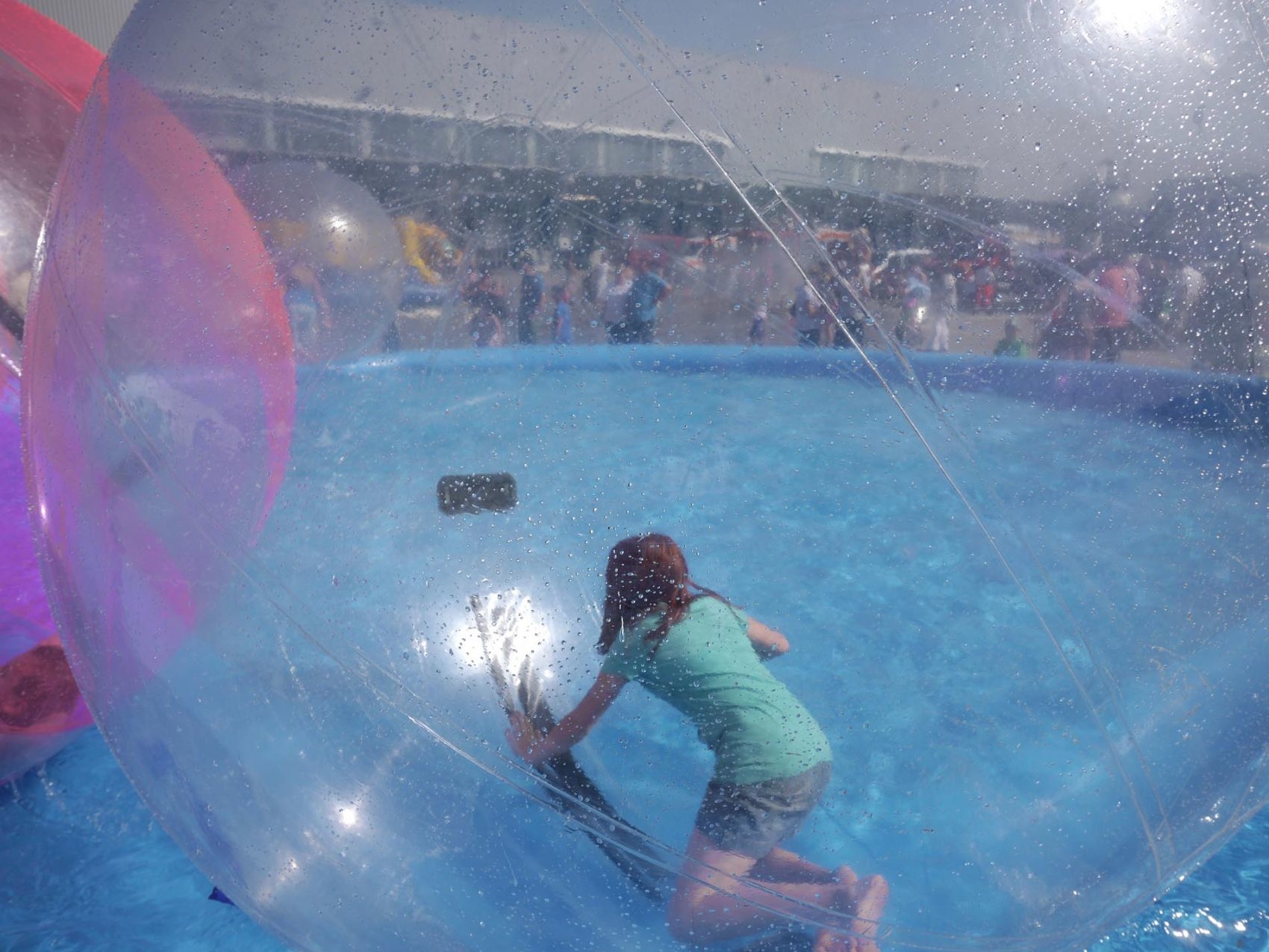 waterballs-pool-2030216-2