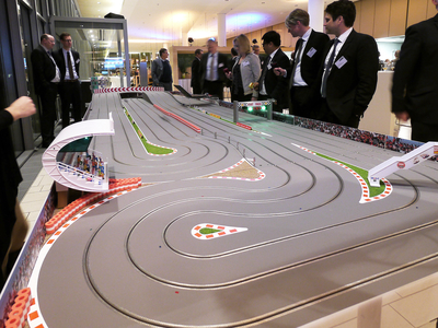 Autorennen Formel 1 &amp; DTM 1:32 mit Slotfire Rennbahn XL mit Spurlängenausgleich