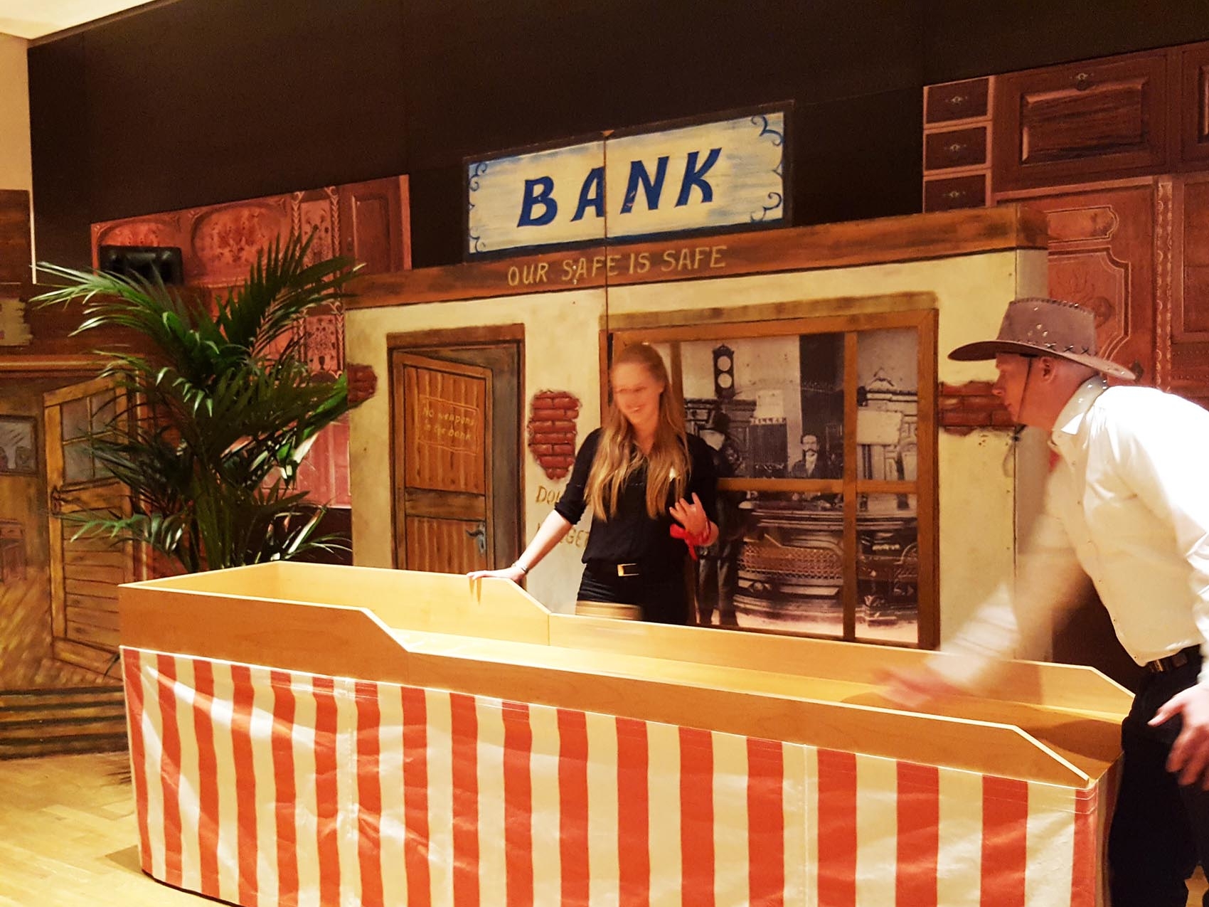 kulisse-bank-bierkrugschieben_www.eyeconcept.de_1702