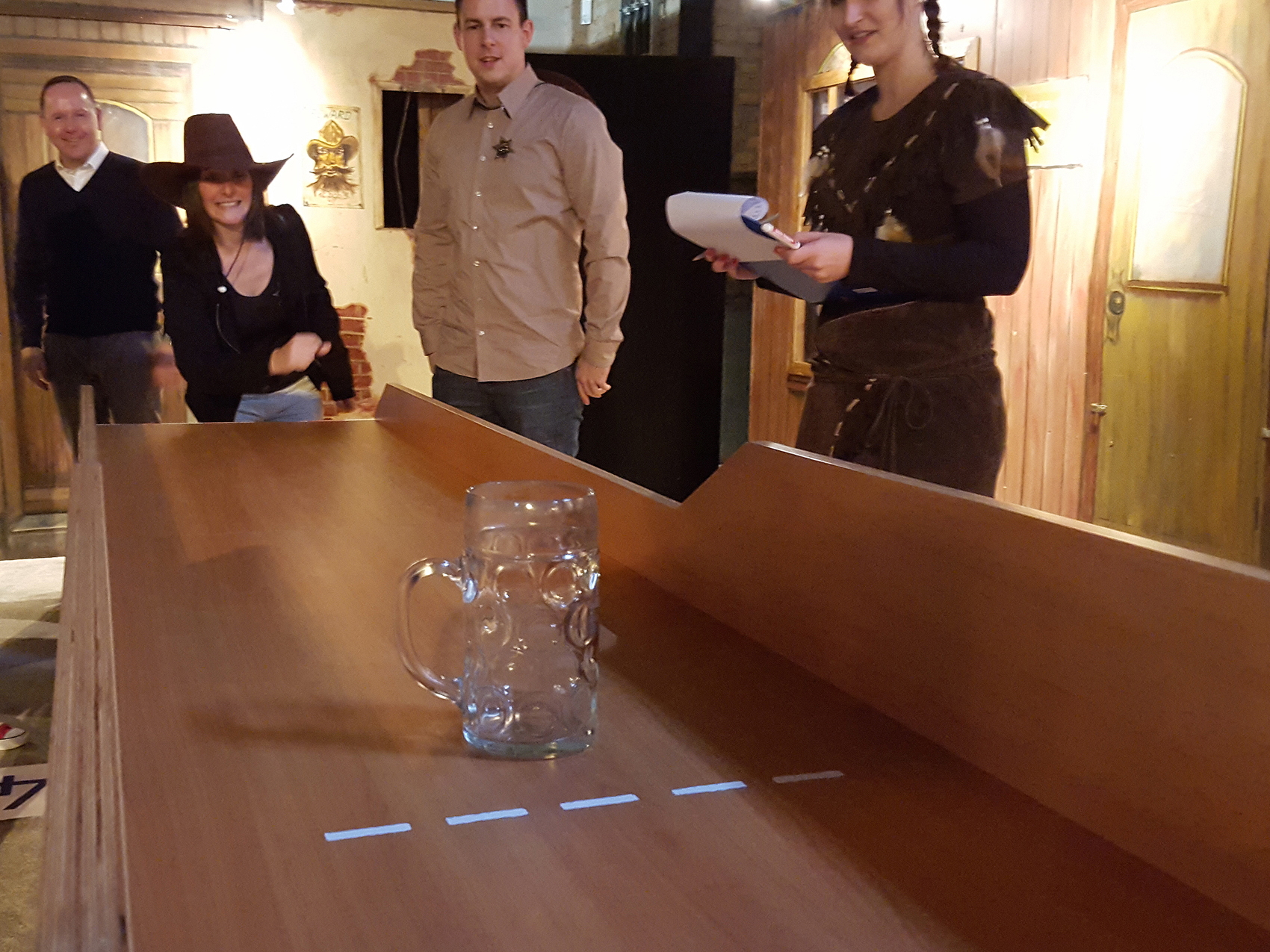 01-bierkrugschieben_www.eyeconcept.de_004