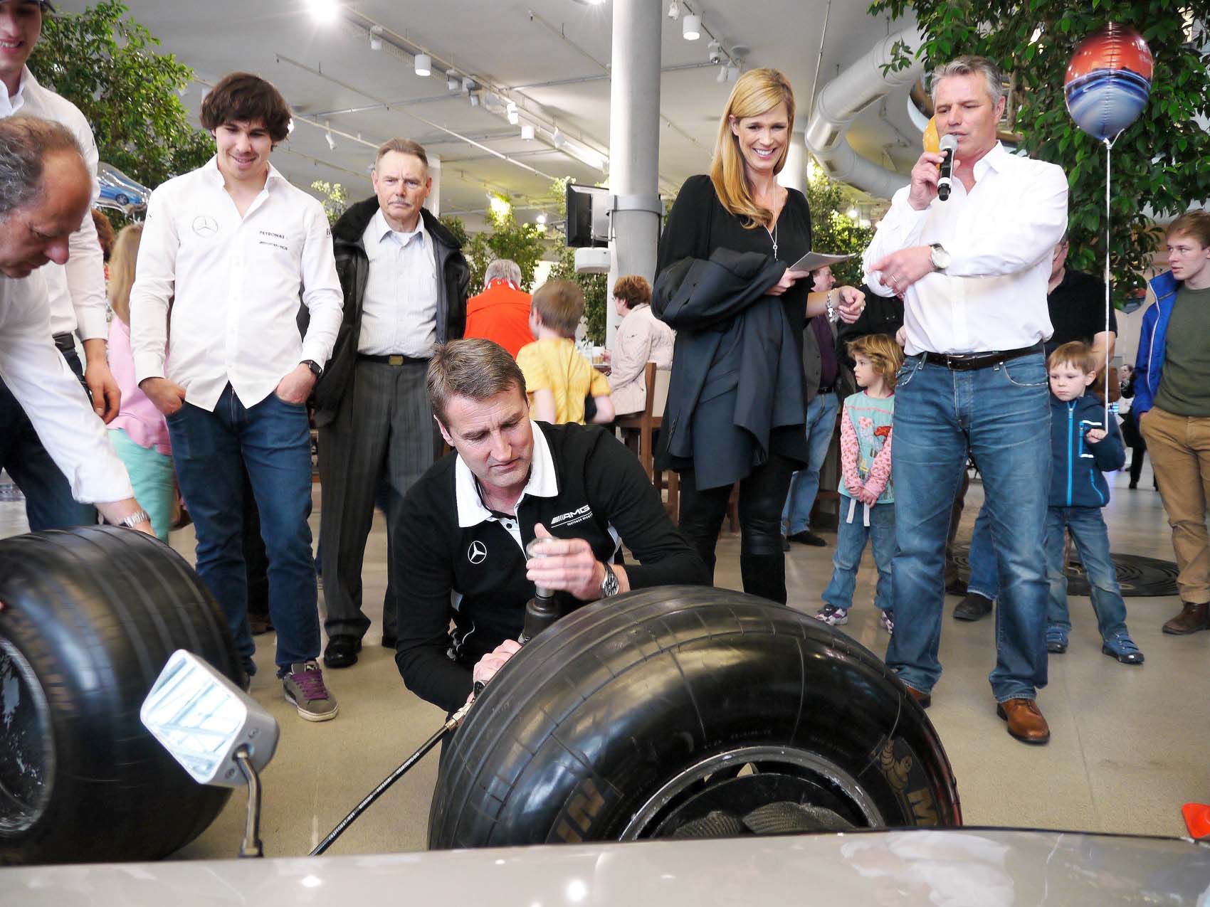 DTM-Team-Bernd-Schneider_2000102