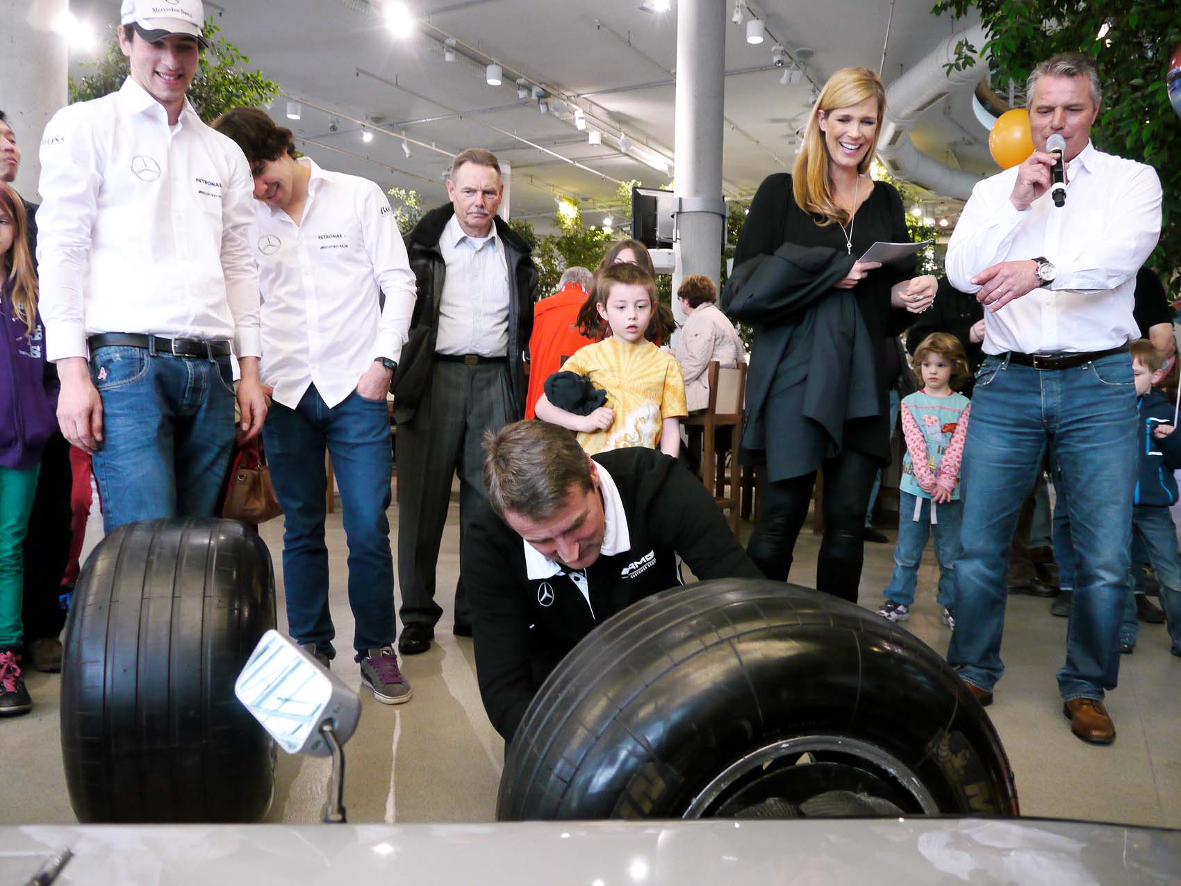 DTM-Team-Bernd-Schneider_2000103