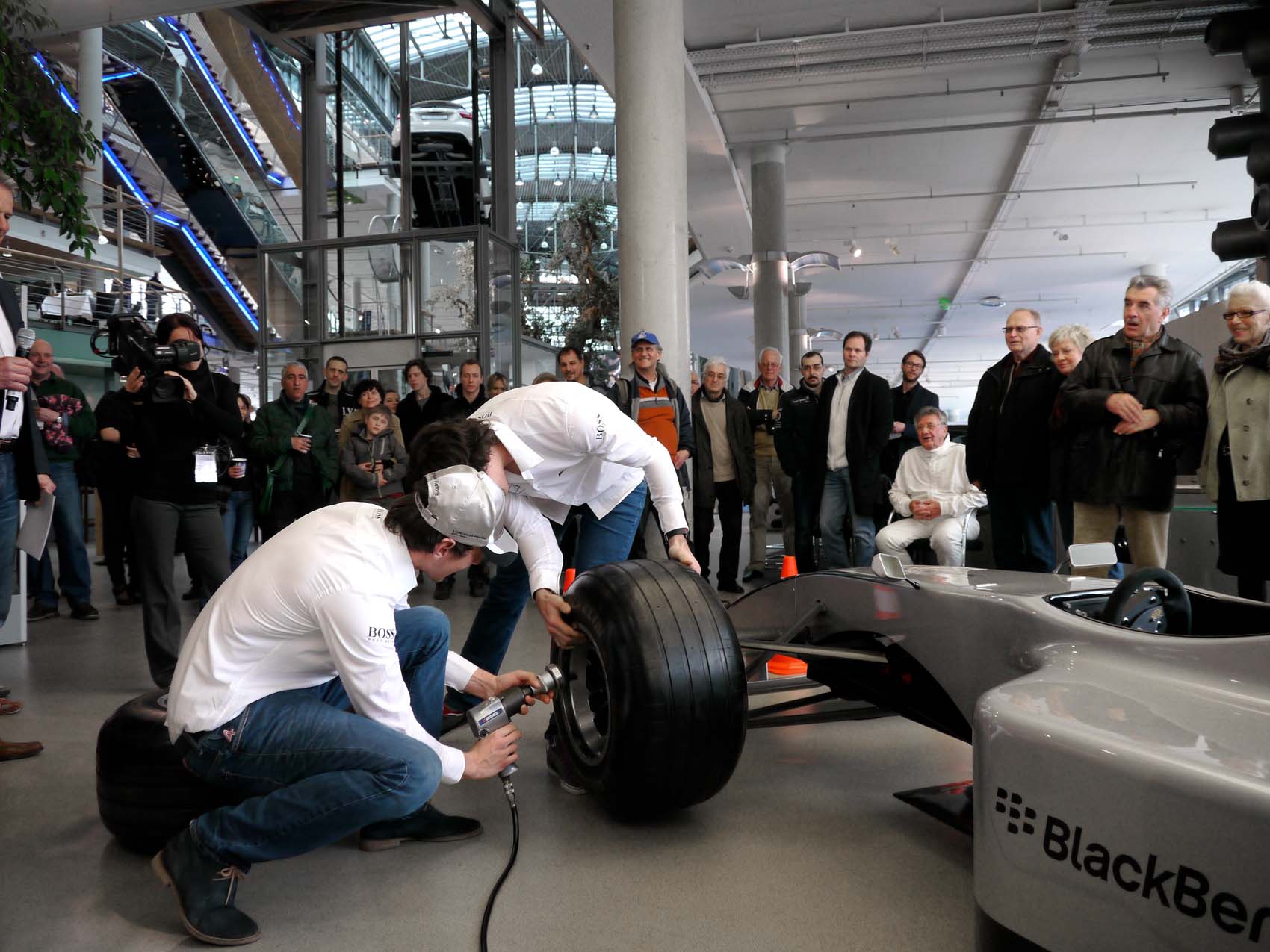 DTM-Team-Bernd-Schneider_200021