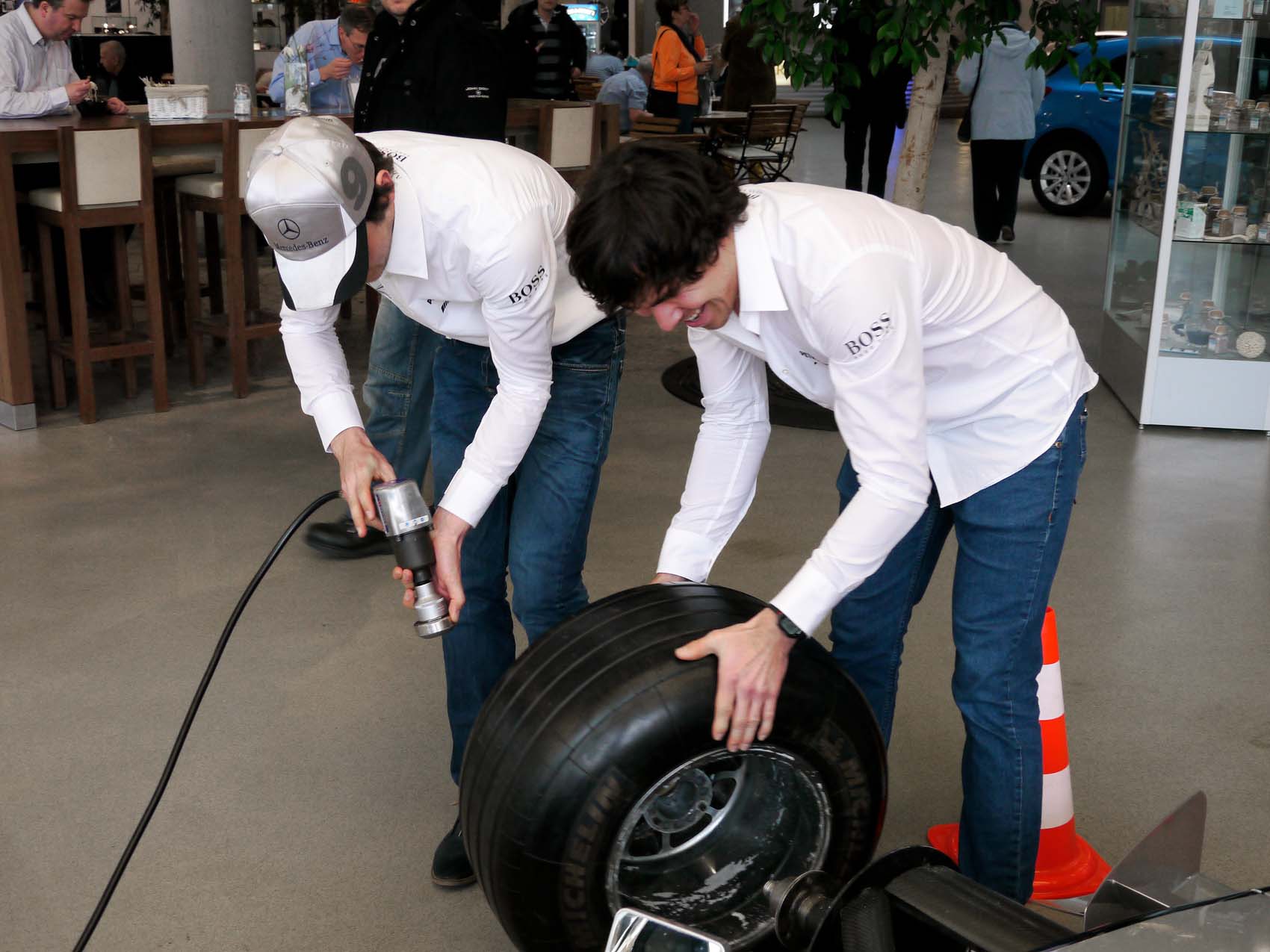 Mercedes-AMG-Fahrer-Christian-Vietoris-und-Roberto-Merhi-201231