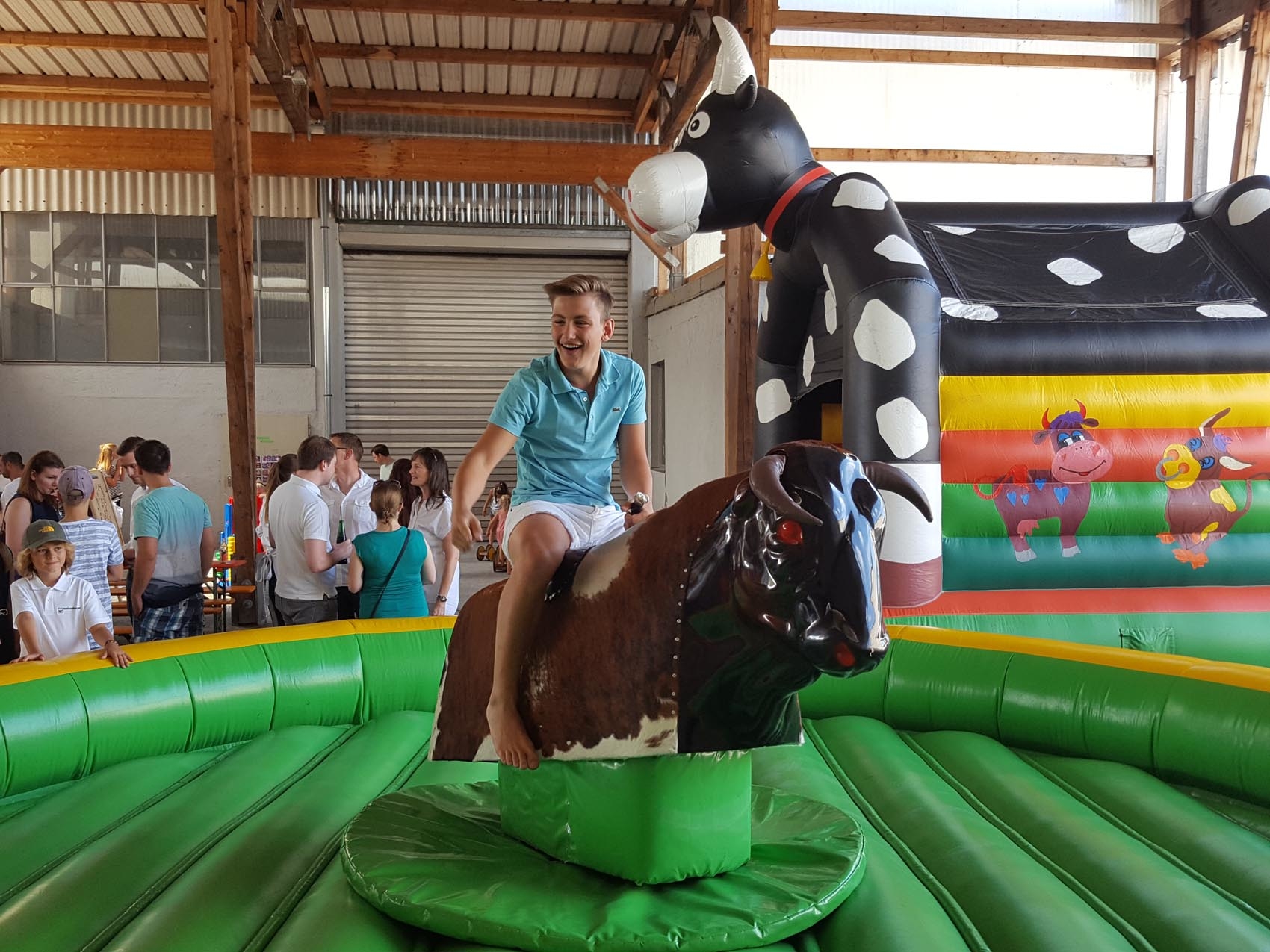 country-huepfburg-kuh_bullriding_001