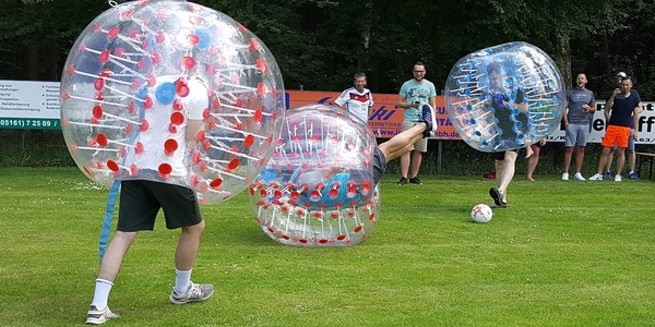 Bumper Balls - Bubble Soccer + aufblasbare Minitore mieten