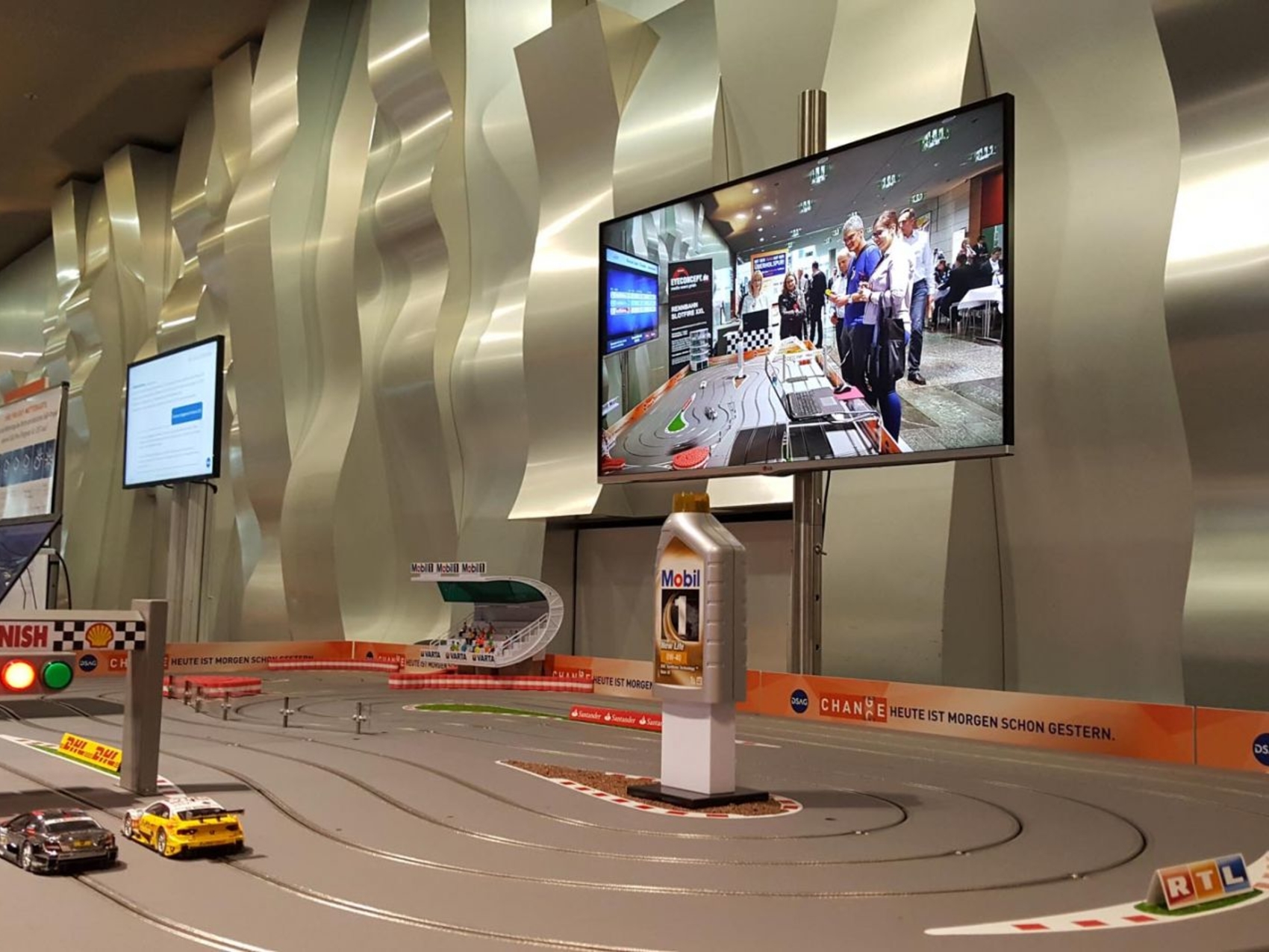 slotfire-carrerabahn-340-x-190-www-eyeconcept-de-093