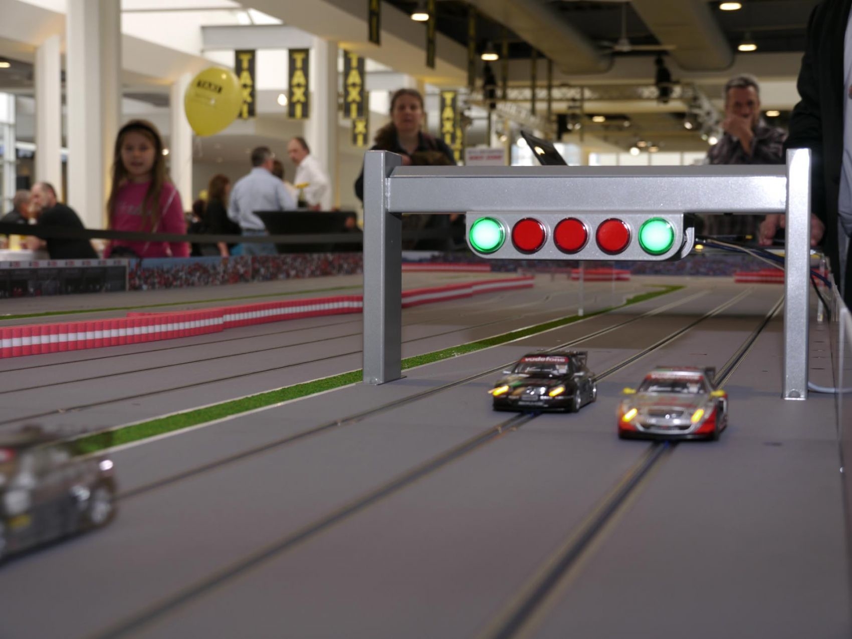 carrerabahn-audi-bmw-mercedes-www-eyeconcept-de-200111