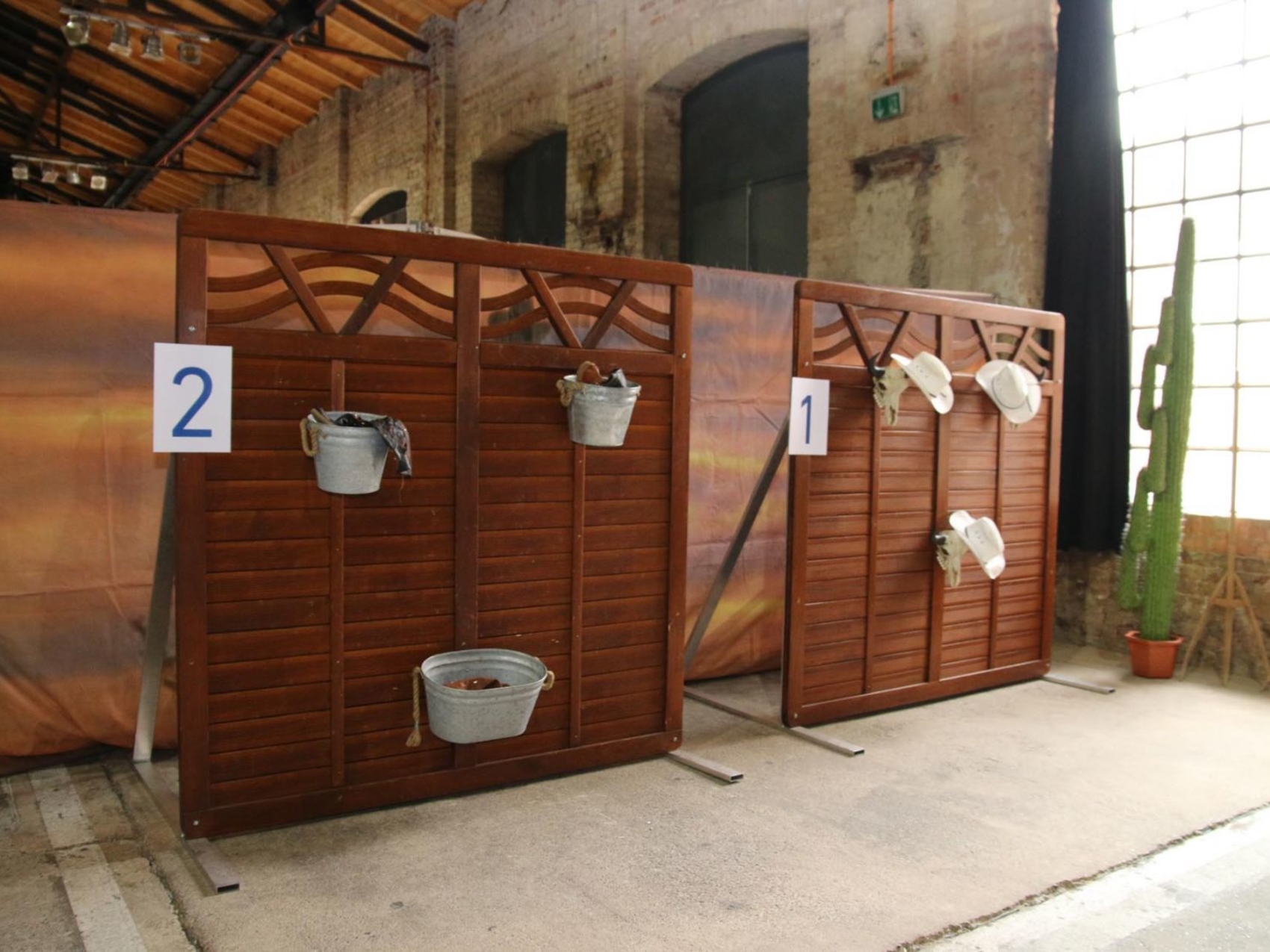 stiefel-und-huete-werfen-02