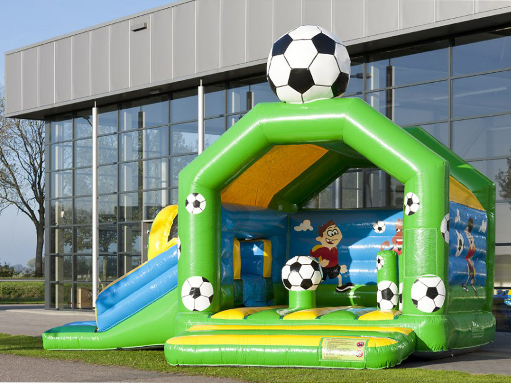 multifun-fussballhuepfburg_www.eyeconcept.de_001
