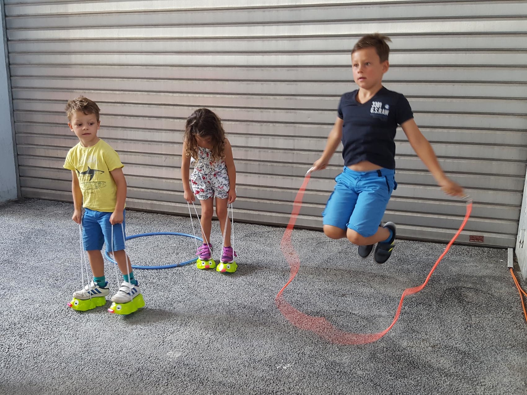 stelzenshuhe_seilspringen