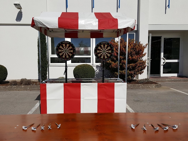 Darts im Marktstand / Spielstand (Pfeile Werfen)