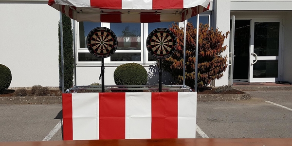 Darts im Marktstand / Spielstand (Pfeile Werfen)