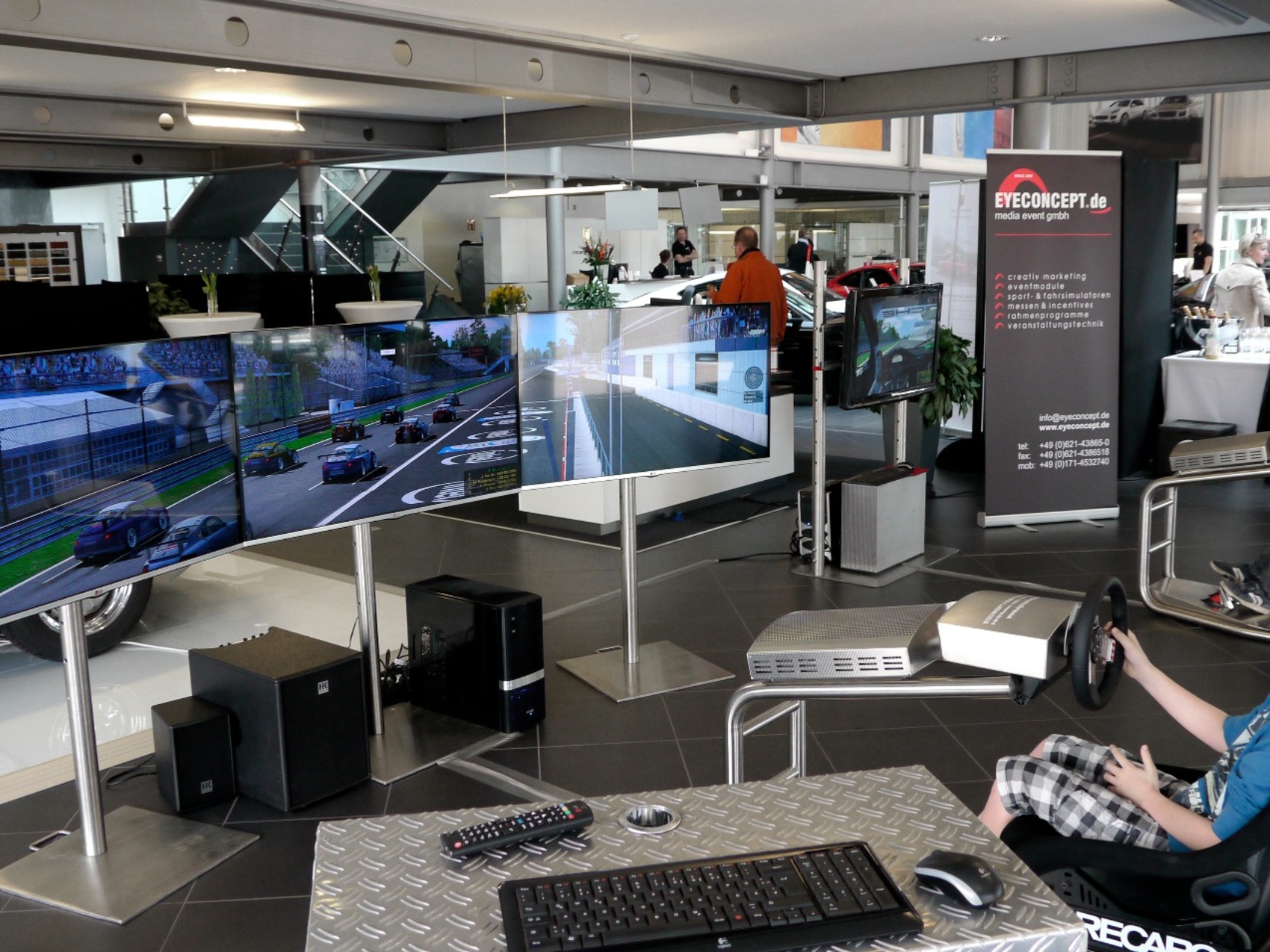 porsche-simulator_3-monitore_www.eyeconcept.de_001