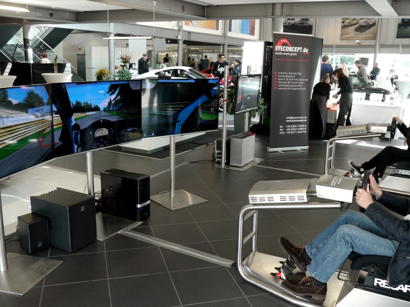 porsche-simulator_3-monitore_www.eyeconcept.de_010