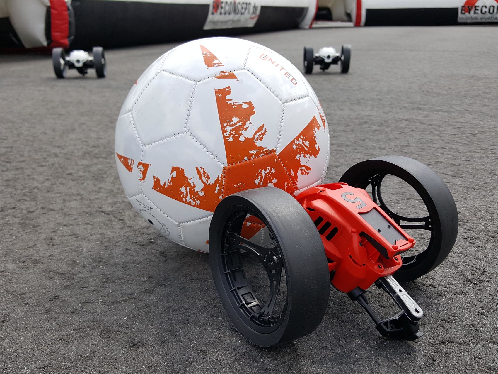 drone-soccer-billard_www.eyeconcept.de_001