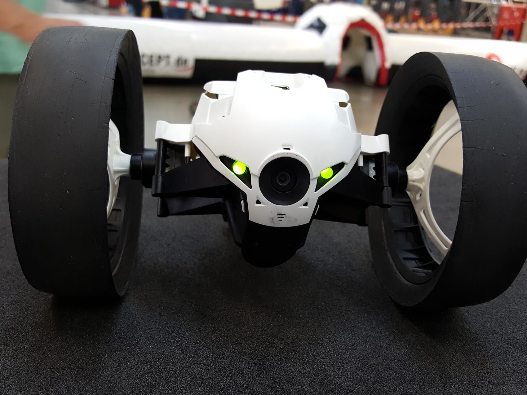 drone-soccer-billard_www.eyeconcept.de_003g