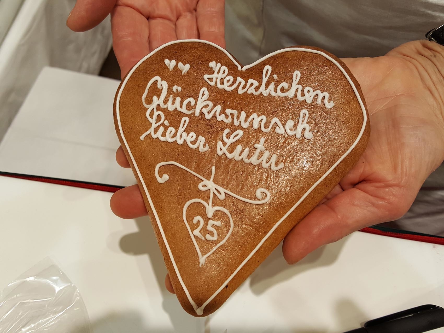 Feine Odenwälder Lebkuchen mit individueller Zuckergussbeschriftung vor Ort