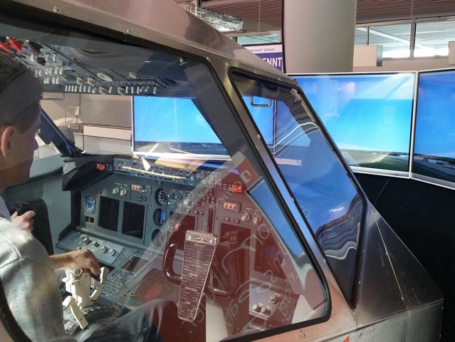Flugsimulator Mobiles Cockpit (Boeing B737-800) mieten
