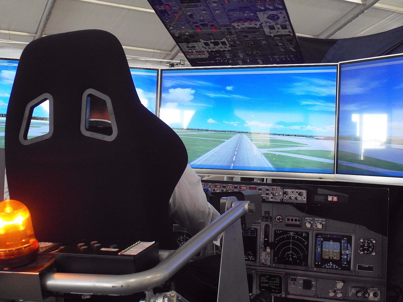 flugsimulator-motion-seat_011_www.eyeconcept.de