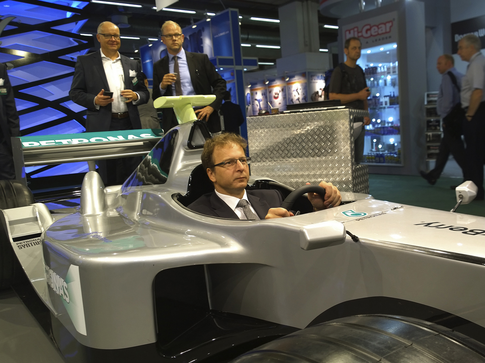 formel-1-simulator-silber_petronas_www.eyeconcept.de_20162