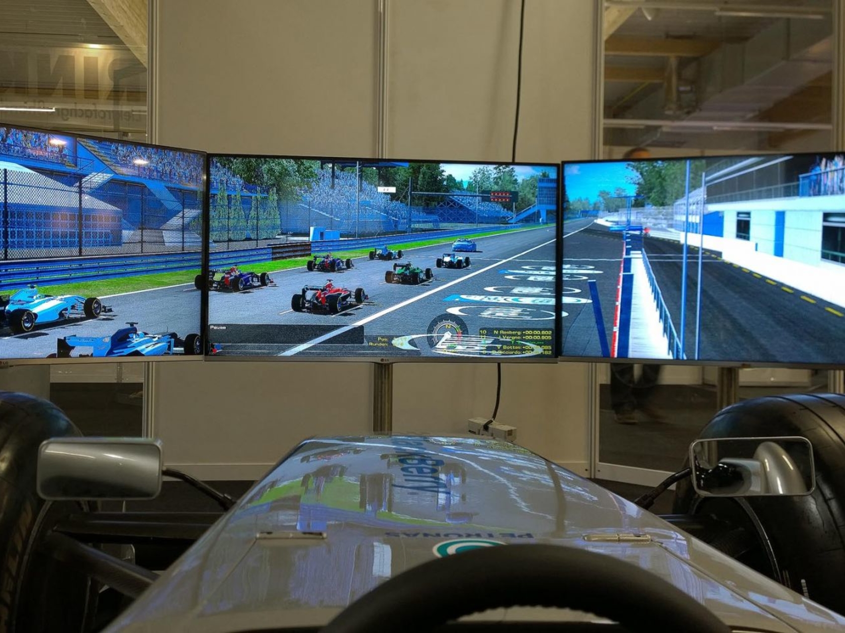 formel-1-simulator-panoramascreen-0017