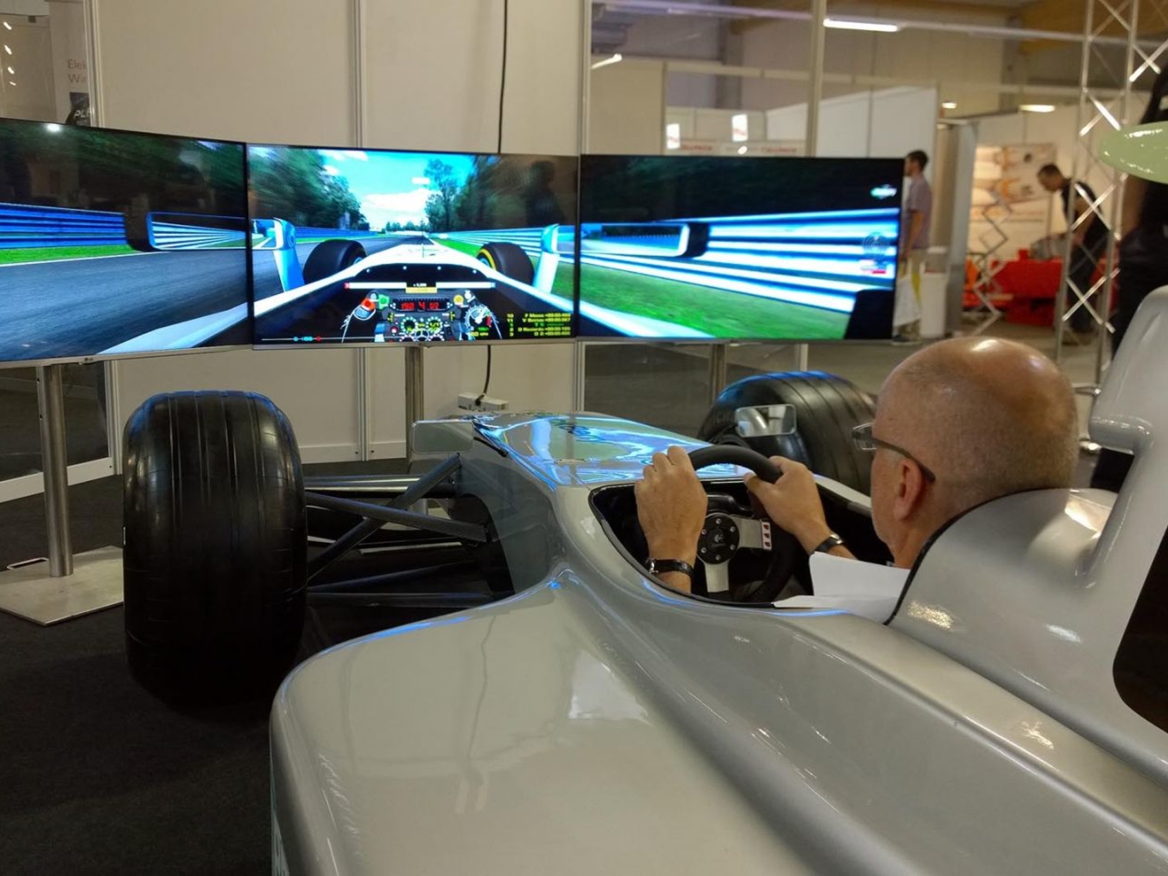 formel-1-simulator-panoramascreen-0019