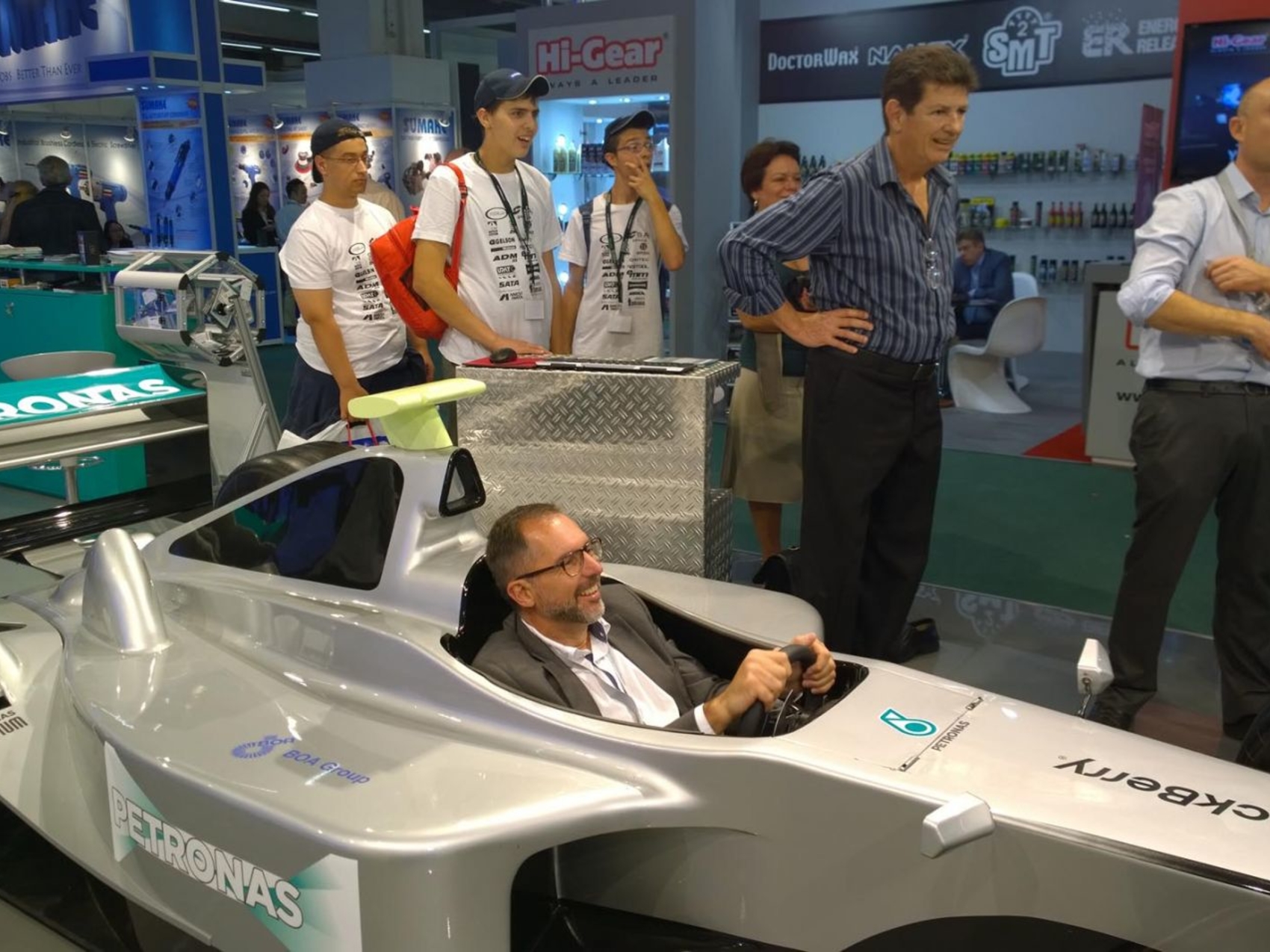 formel-1-simulator-silber-petronas-www-eyeconcept-de-20125