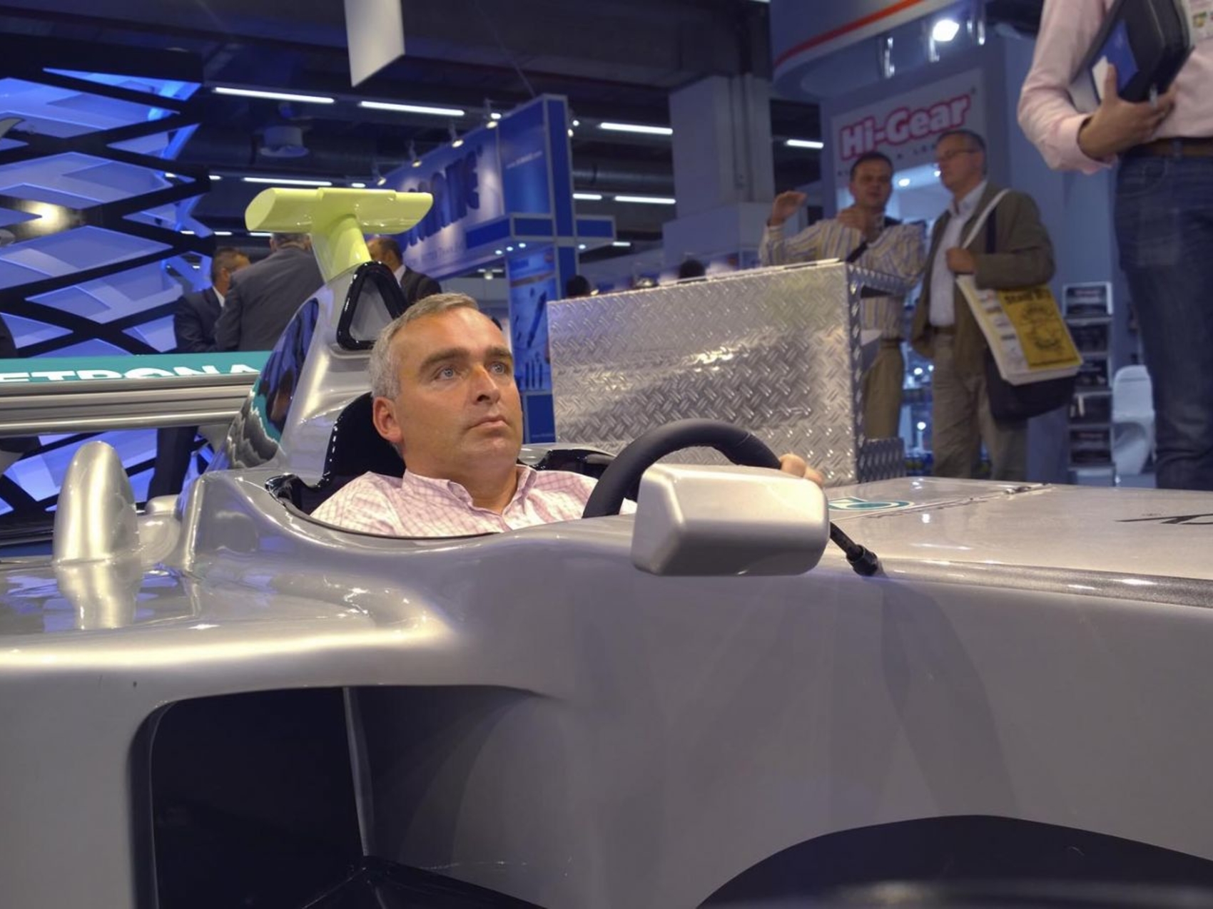 formel-1-simulator-silber-petronas-www-eyeconcept-de-20139