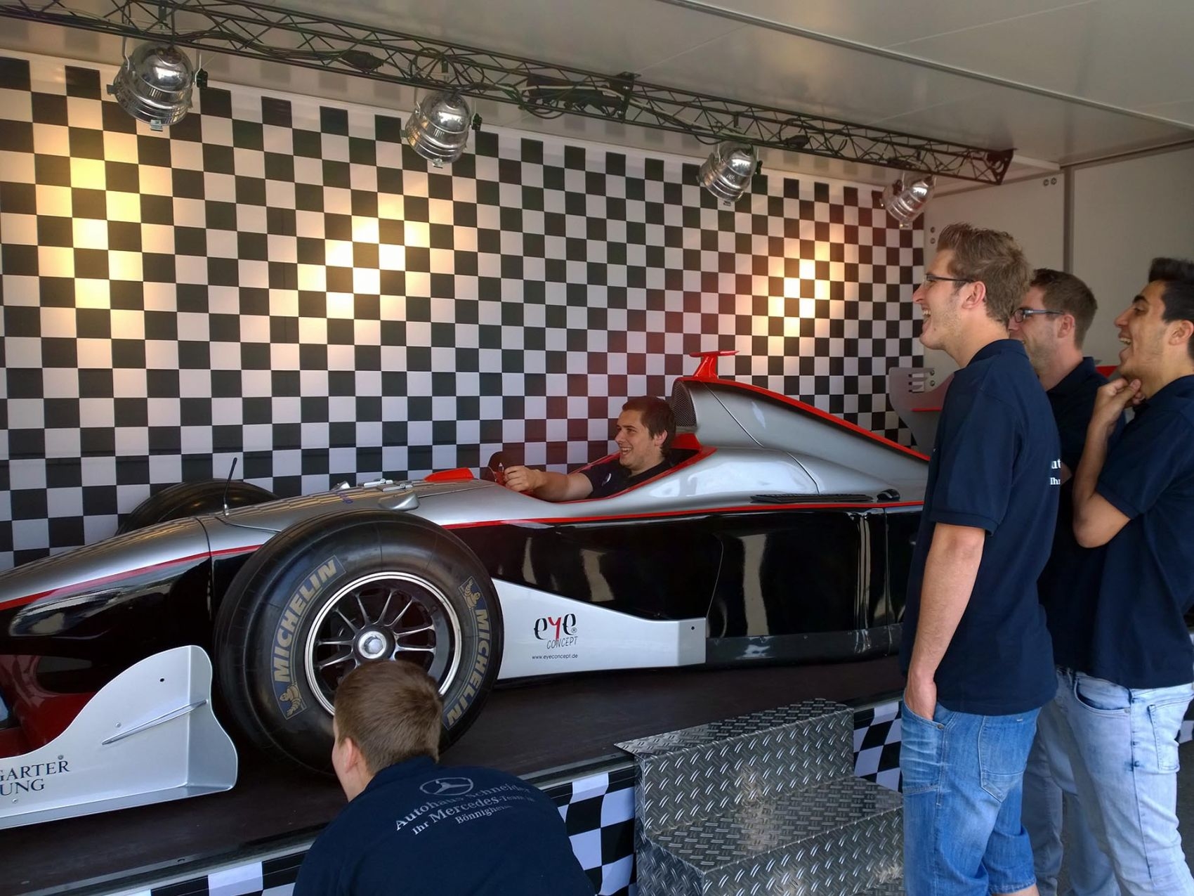 formel-1-buehnentrailer-www-eyeconcept-de-2400134