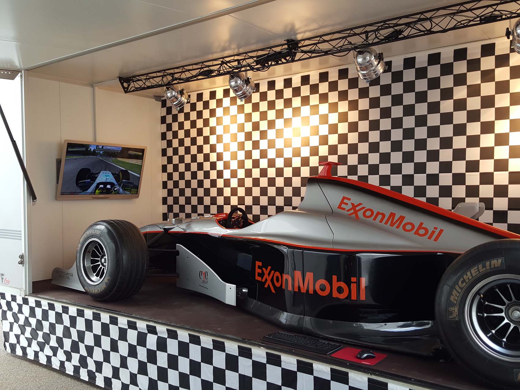 formel-1-buehnentrailer_30110