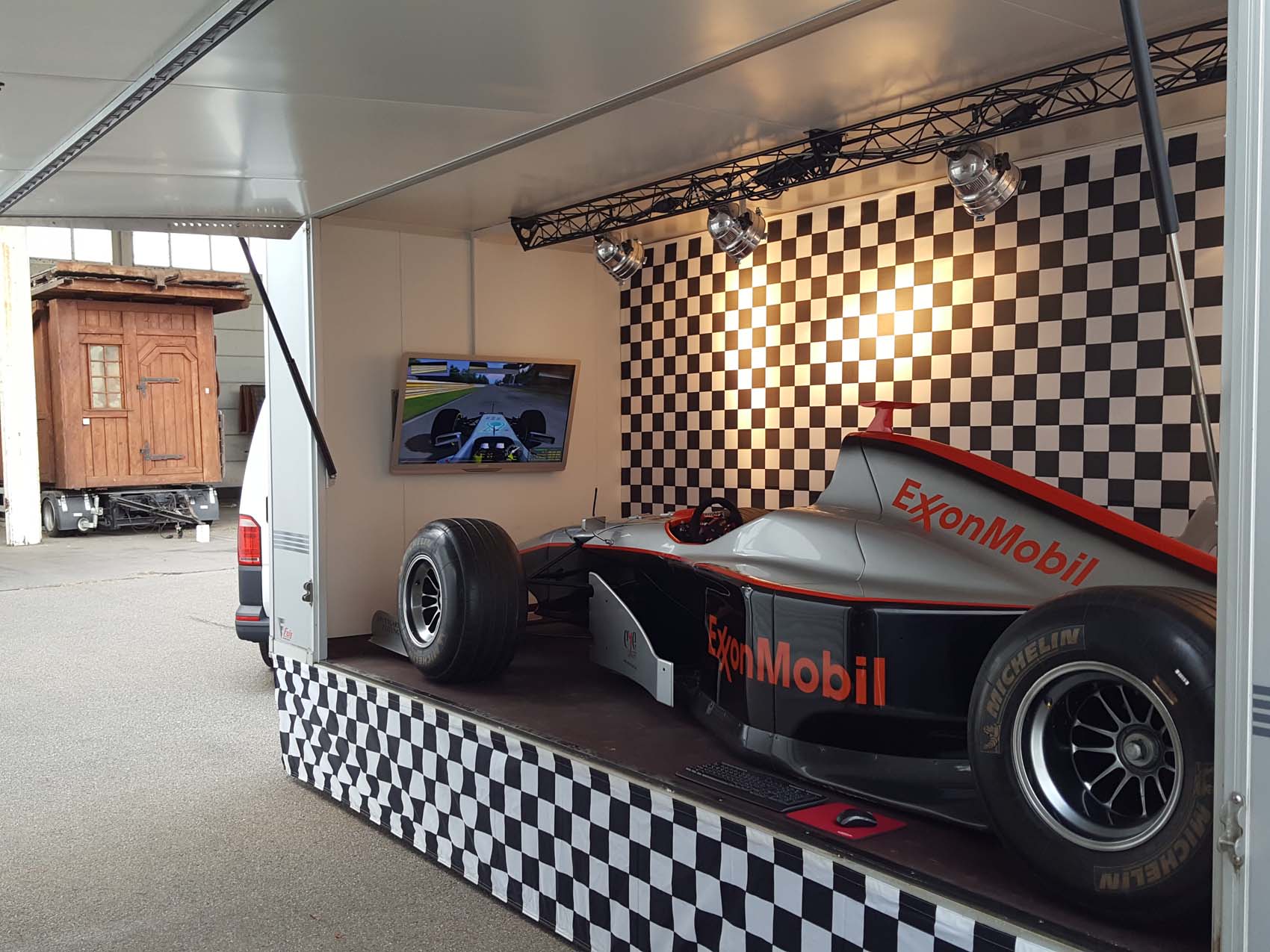 formel-1-buehnentrailer_30110a