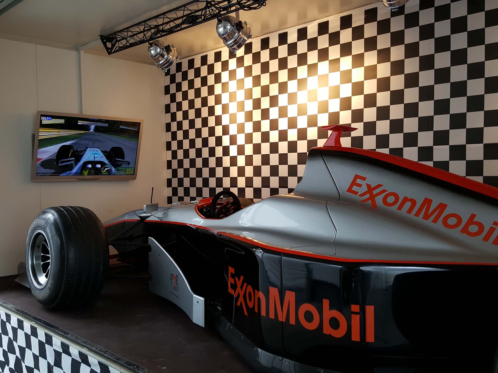 formel-1-buehnentrailer_30110b