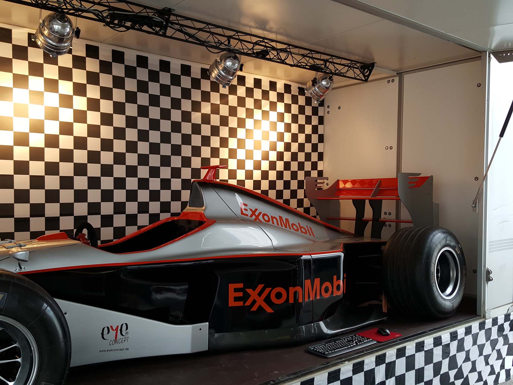 formel-1-buehnentrailer_30111