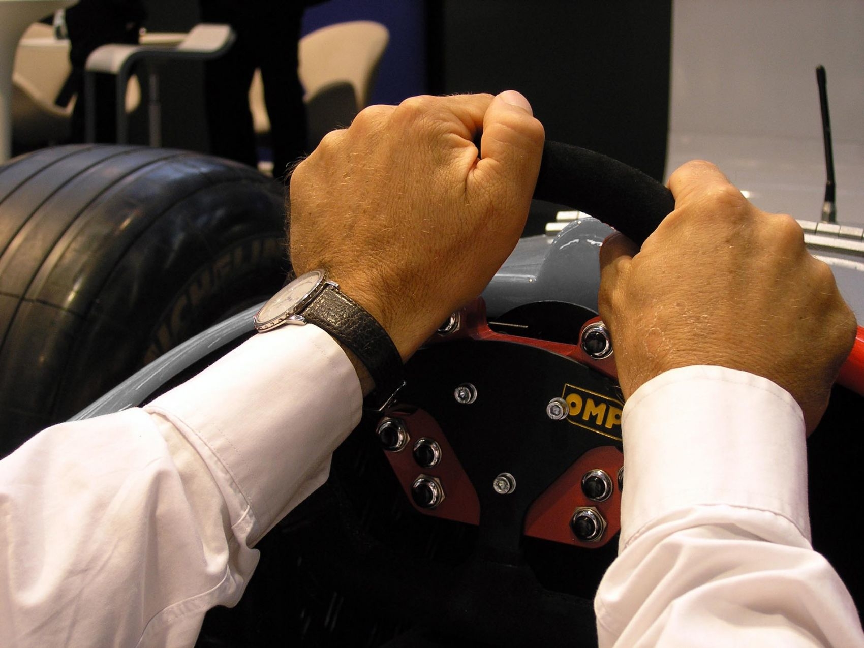 formel-1-simulator-silber-rot-schwarz-www-eyeconcept-de-006