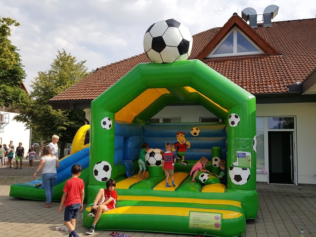 FUßBALL MULTIFUN (Riesenhüpfburg mit Rutsche) mieten