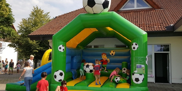 FUßBALL MULTIFUN (Riesenhüpfburg mit Rutsche) mieten