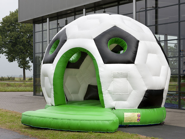 Riesenhüpfhaus Fußballdome mieten