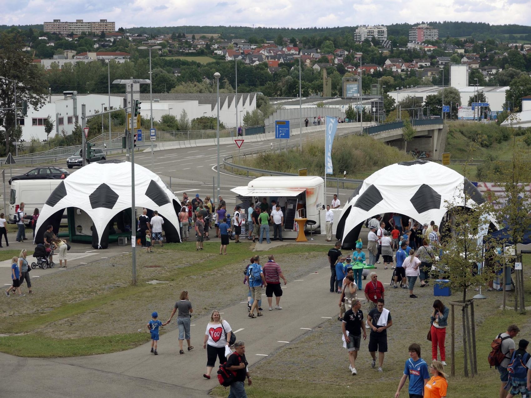 fussball-dome-8m-www-eyeconcept-de-003