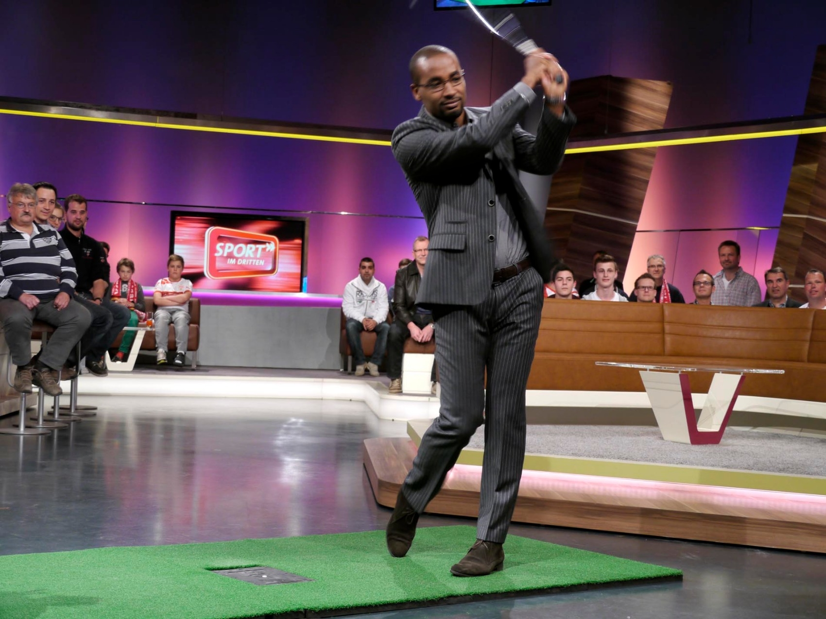 virtual-golfsimulator_swr_sport-im-dritten_www.eyeconcept.de_2014_05_341