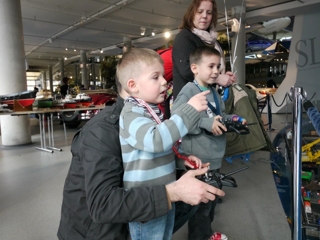 Hafencity mobile Hafenanlage mit fernsteuerbaren Miniaturschiffen mieten